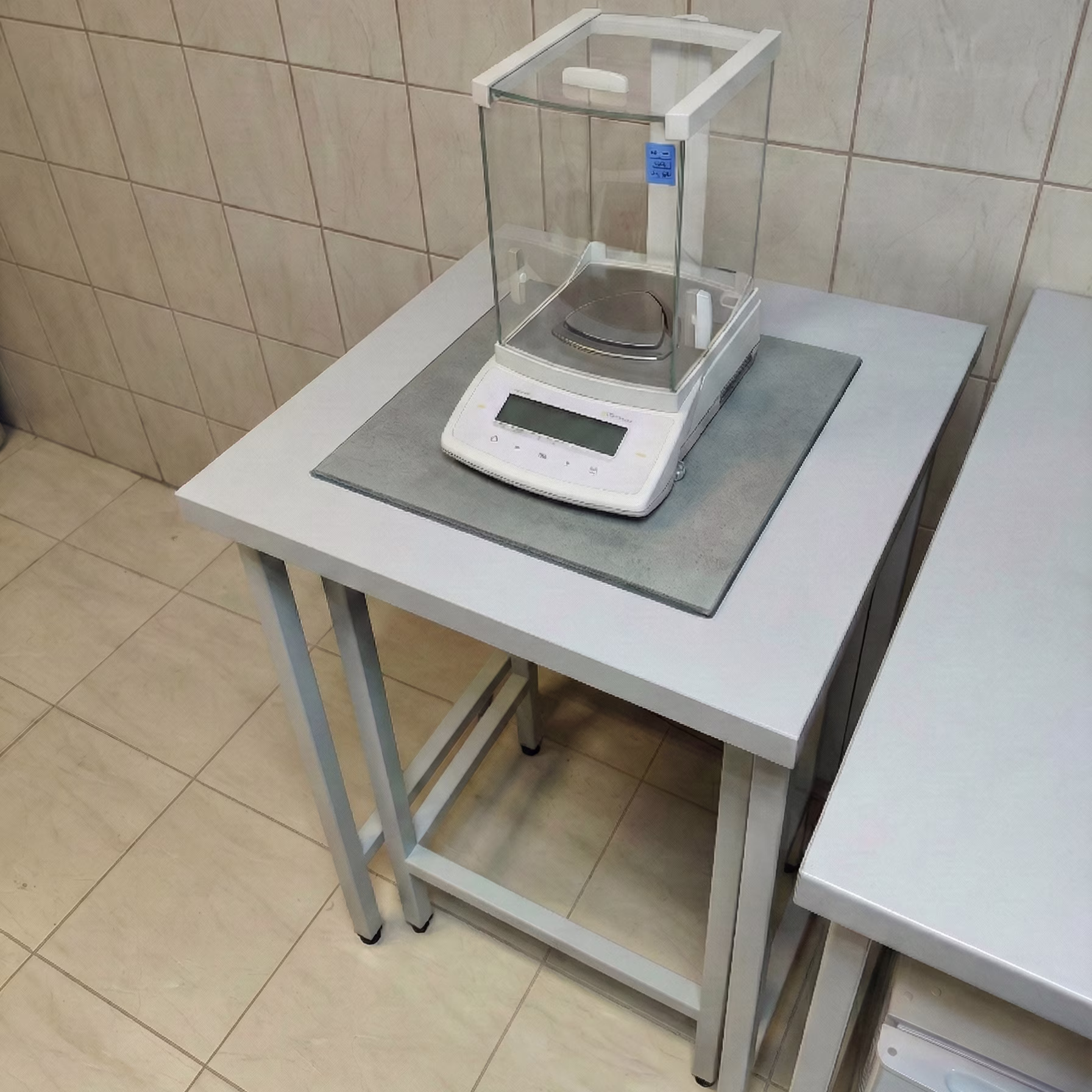 Na zdjęciu widoczny jest stół wagowy z pojedynczym modułem wagowym